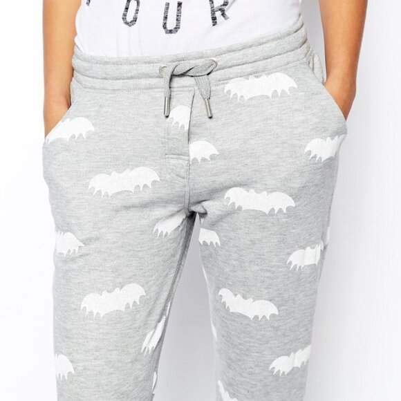 Zoe Karssen All Over Bat Print Sweatpants - Coral - Picture 12 of 13
